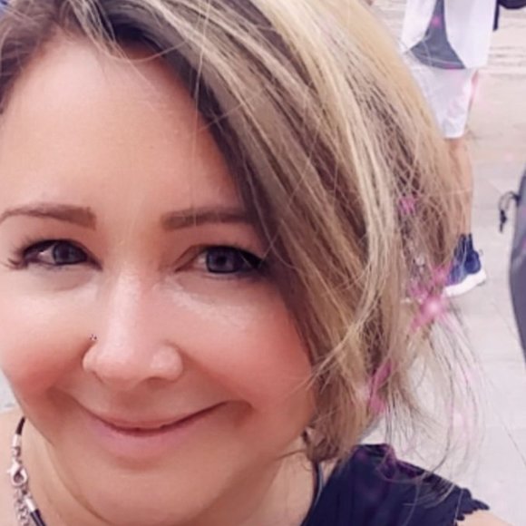 Meet your Posher, Lucia - Picture 1 of 1